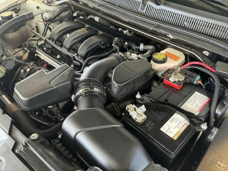 2017-ford-taurus-se-sdn-image-11