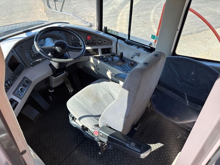 2019-volvo-a25g-image-30