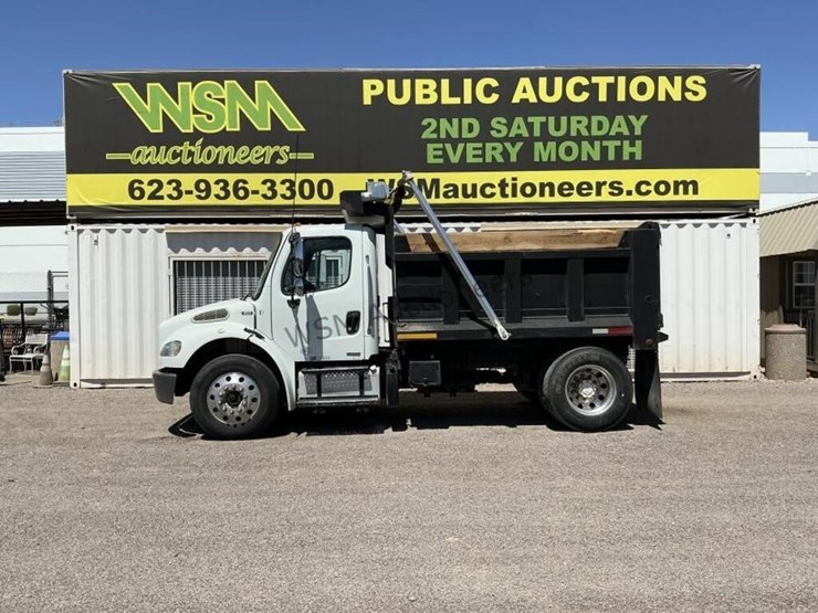 2012-freightliner-m2-106-image-1