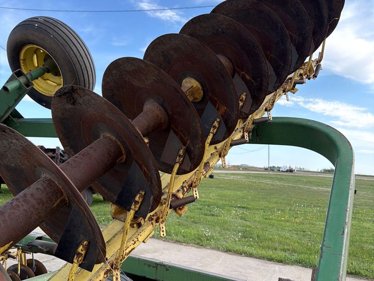 john-deere-220-image-15