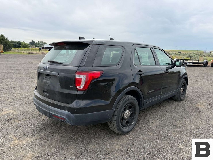 2017-ford-explorer-image-5