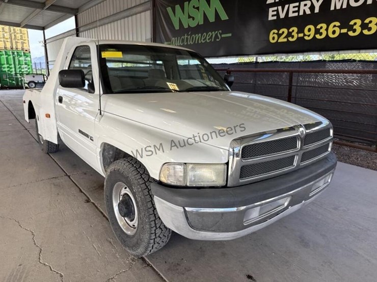 1995-dodge-ram-2500-image-2