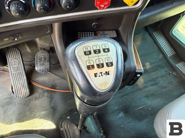 2015-kenworth-t800-image-53