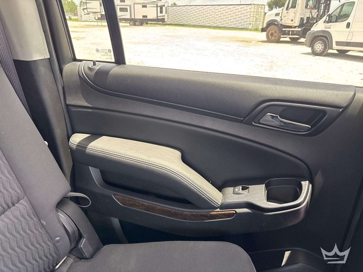 2015-chevrolet-suburban-image-20