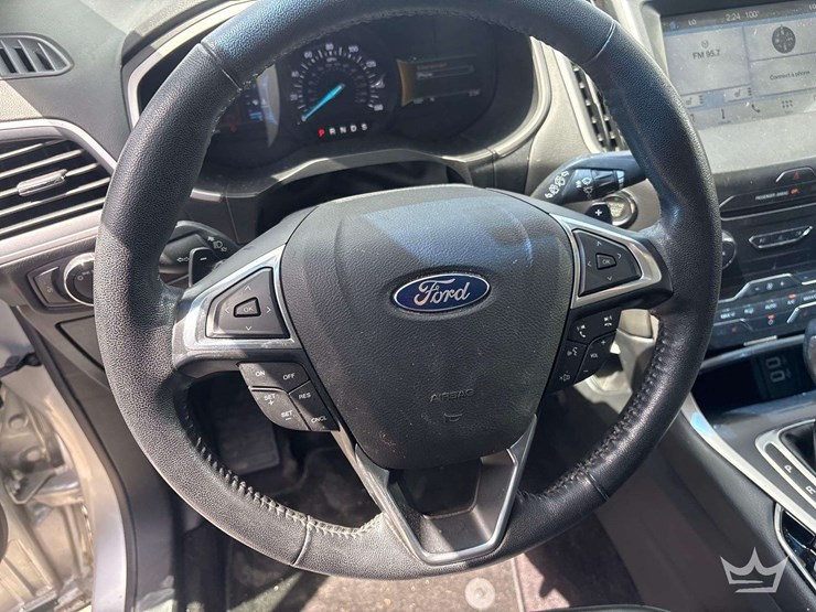 2016-ford-edge-image-11