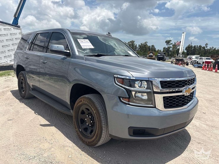 2016-chevrolet-tahoe-image-2