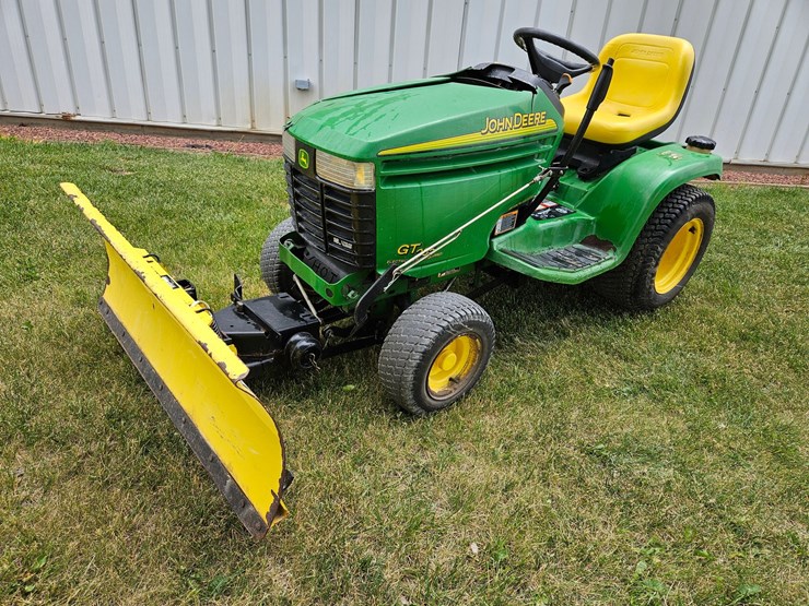 john-deere-gt235-image-1