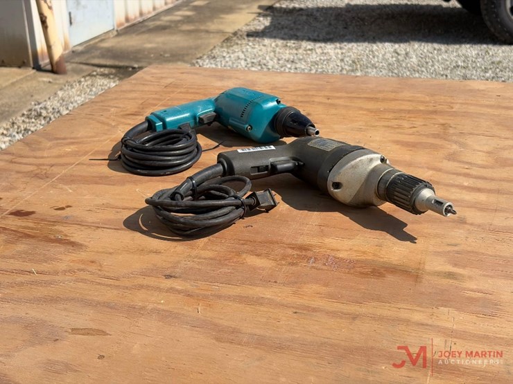 makita-electric-drywall-screwdriver-and-vsr-electric-drywall-screwdriver-image-1