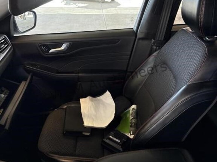 2023-ford-escape-image-25