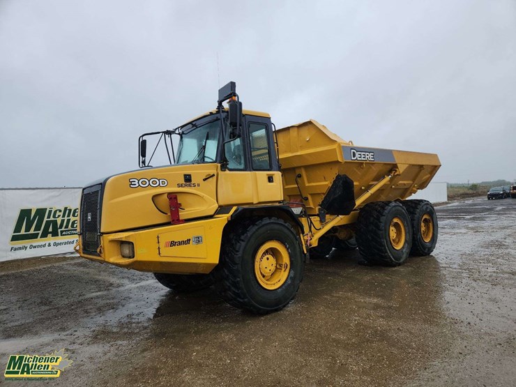 2014-deere-300d-image-1