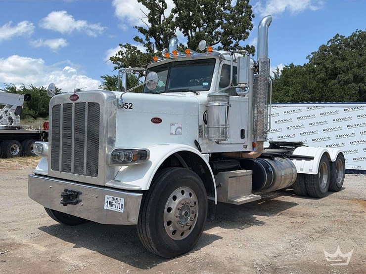 2016-peterbilt-389-image-1