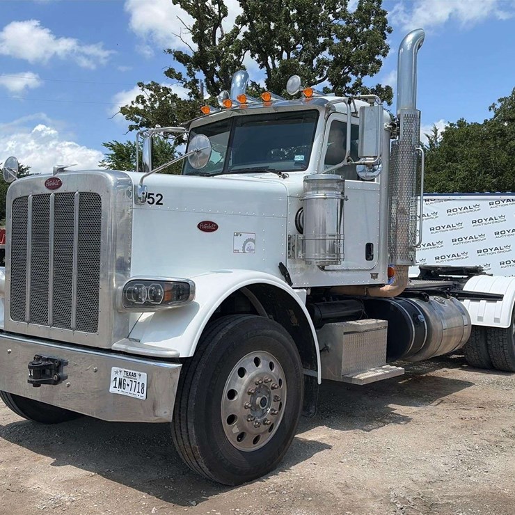 2016 PETERBILT 389