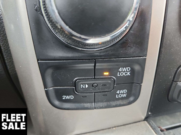 2015-dodge-1500-image-33