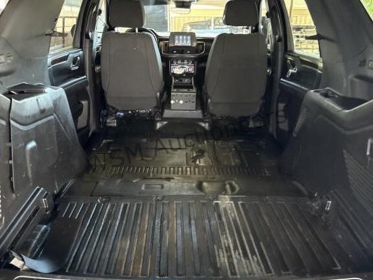 2023-chevrolet-tahoe-image-10
