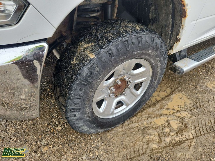 2017-dodge-3500-image-27