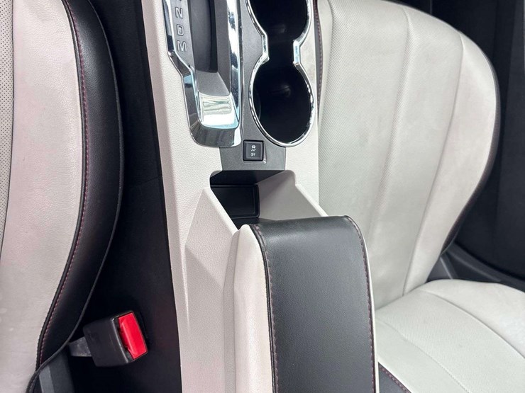 2019-ford-edge-image-17