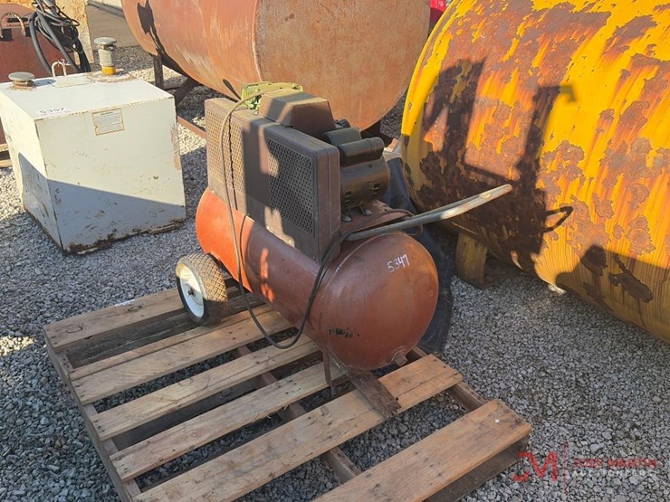 craftsman-portable-electric-air-compressor-image-1