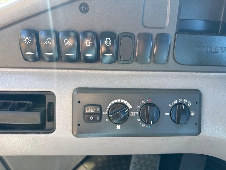 2019-volvo-a25g-image-26