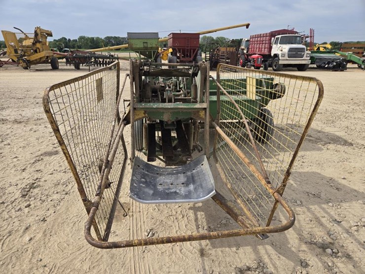 john-deere-24t-image-11