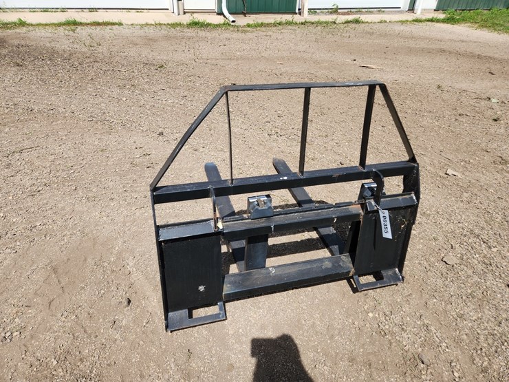 #355-•-skidsteer-pallet-forks-image-3
