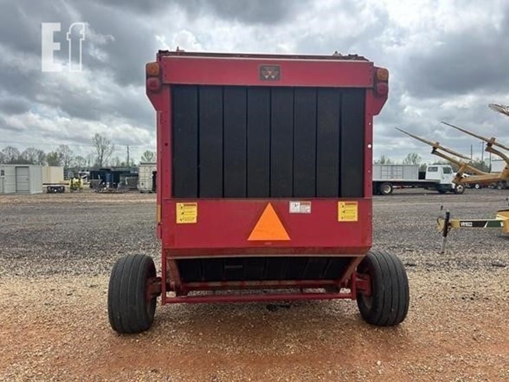 massey-ferguson-1756-image-4