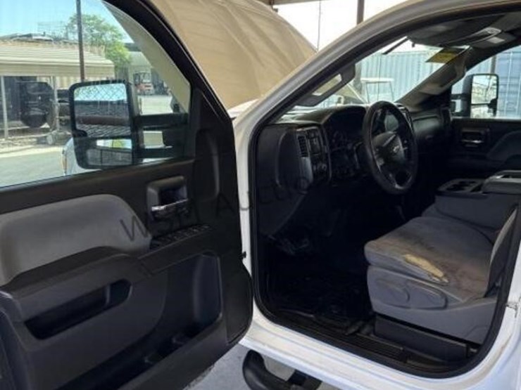2018-chevrolet-silverado-3500hd-image-22