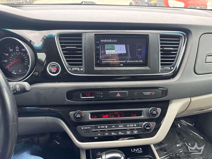 2015-kia-sedona-image-17