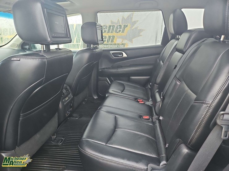 2015-nissan-pathfinder-image-15