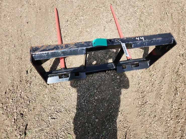#359-•-skidsteer-bale-spear-image-4