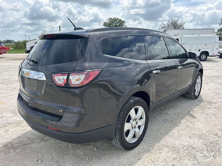 2017-chevrolet-traverse-image-3