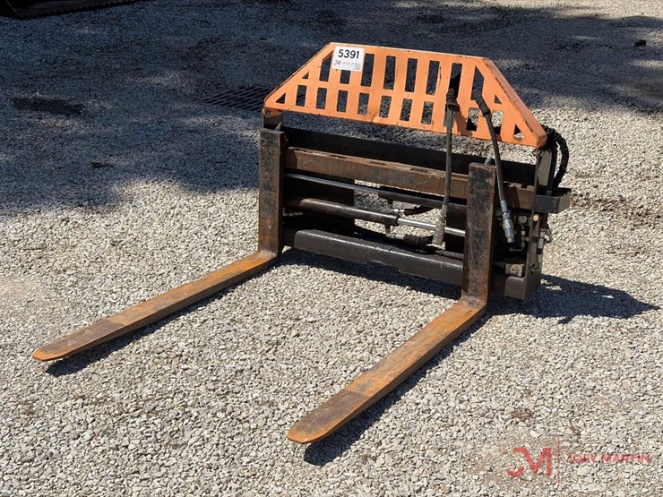 2023-wolverine-pfa-11-3300g-42"-hydraulic-forks-skid-steer-attachment-image-2