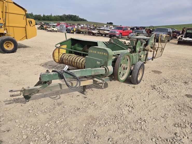 john-deere-24t-image-1