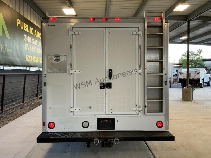 2015-chevrolet-express-3500-image-6