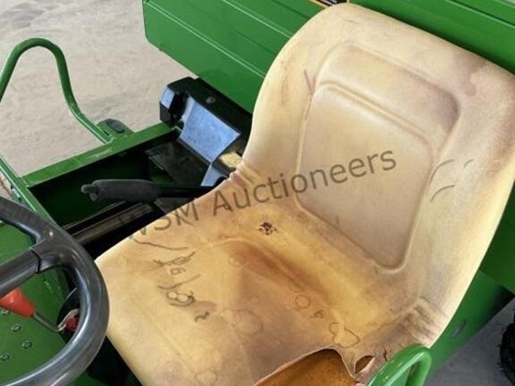 john-deere-gator-image-9