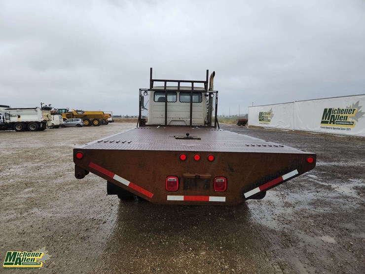 2001-freightliner-fl70-image-4