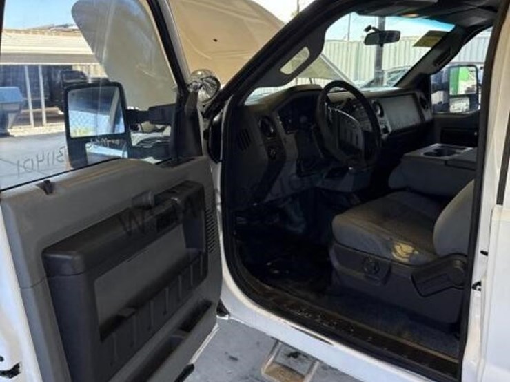 2014-ford-f350-image-28