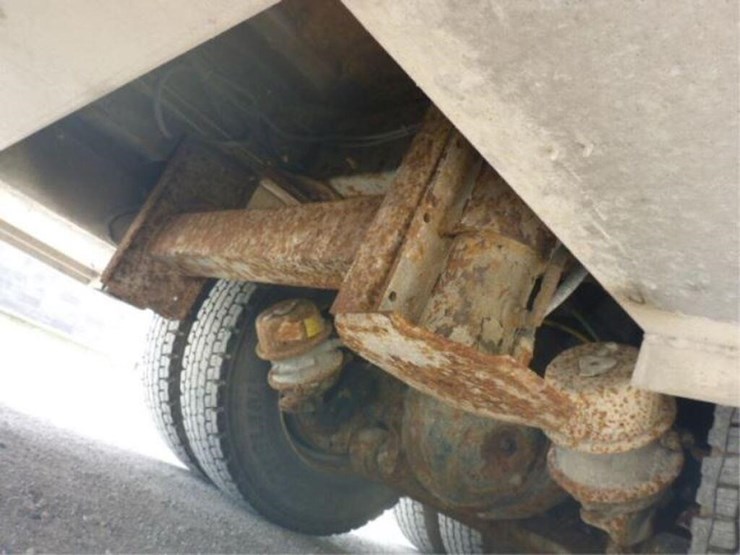 2005-gmc-t8500-image-68