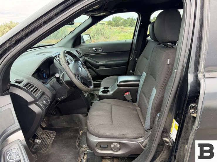 2017-ford-explorer-image-23