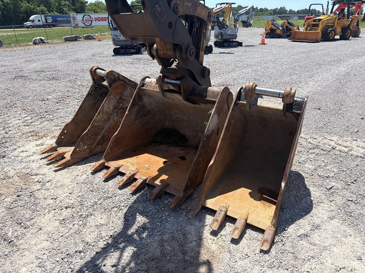 caterpillar-310-image-15