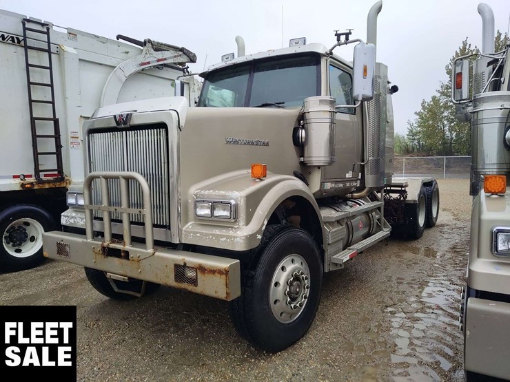 2015-western-star-4900-image-1