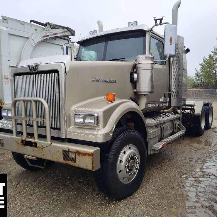 2015 WESTERN STAR 4900