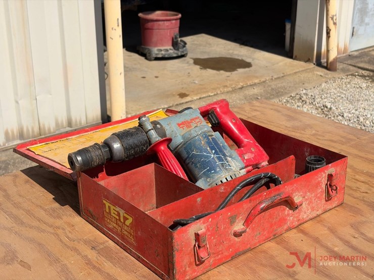 hilti-electric-hammer-drill-with-case-image-1