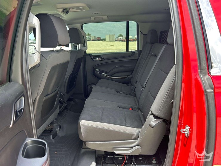 2015-chevrolet-suburban-image-45