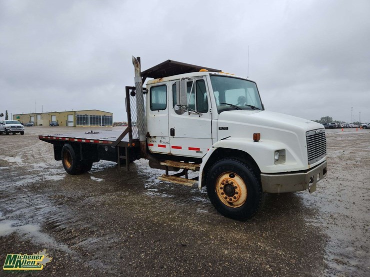 2001-freightliner-fl70-image-8