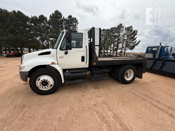 2002-international-durastar-4400-image-1