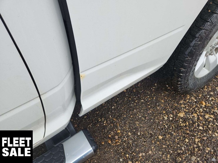 2015-dodge-1500-image-26