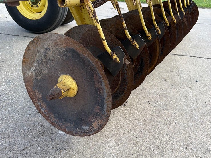 john-deere-220-image-17