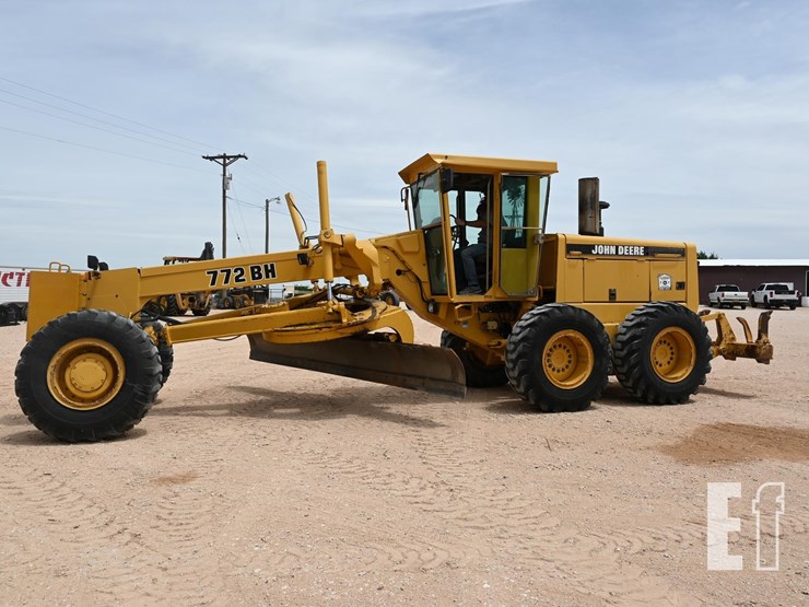 1996-deere-772bh-image-1