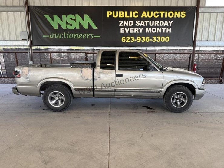 2000-chevrolet-s10-image-1