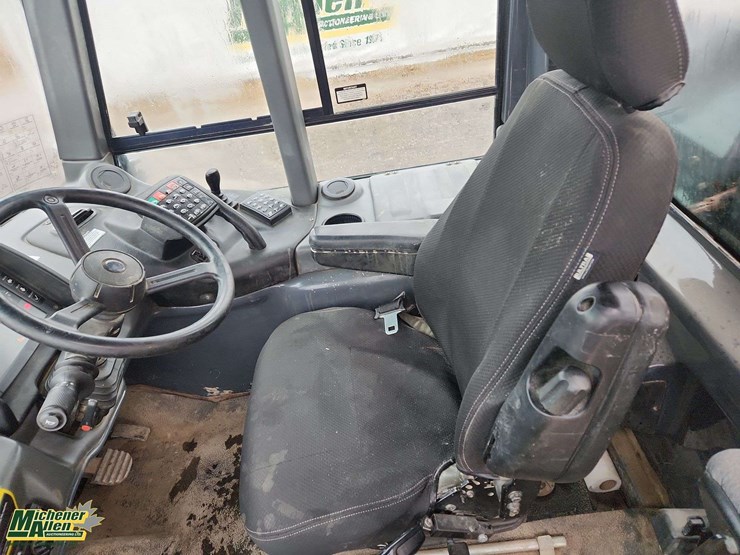2014-deere-300d-image-24